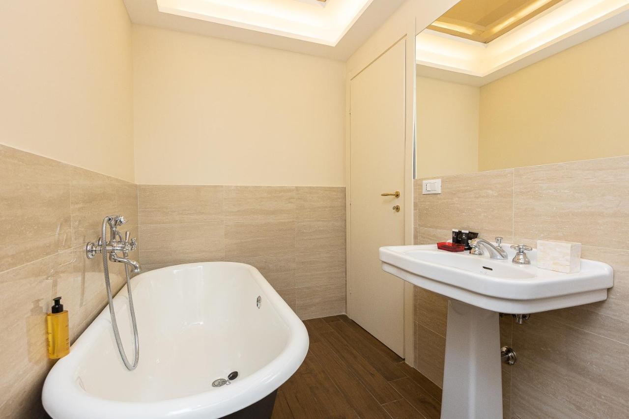 Spa Apartment Via Barberini Roma Exterior foto