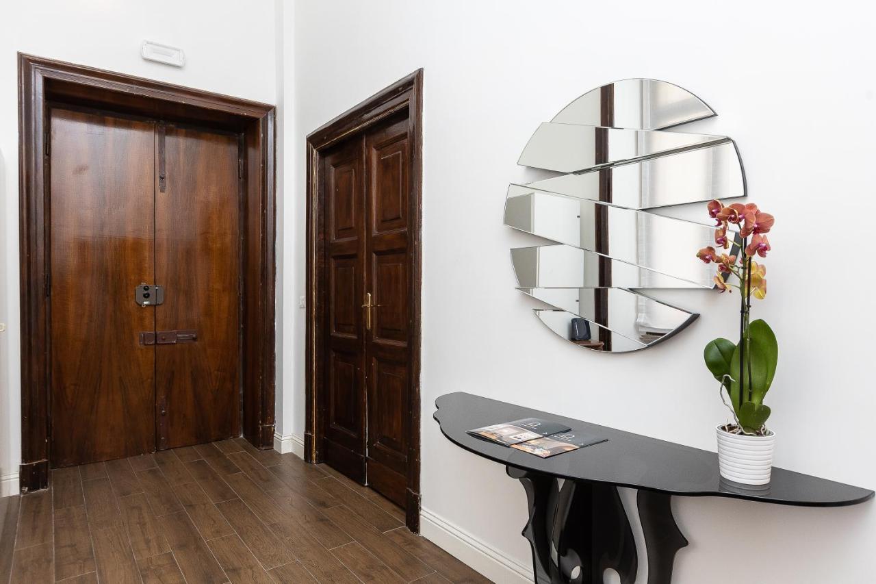 Spa Apartment Via Barberini Roma Exterior foto