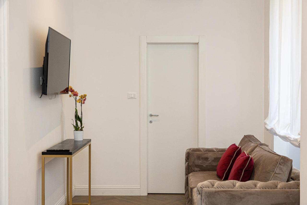 Spa Apartment Via Barberini Roma Exterior foto
