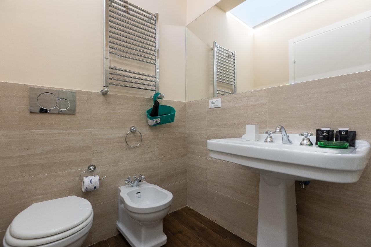 Spa Apartment Via Barberini Roma Exterior foto
